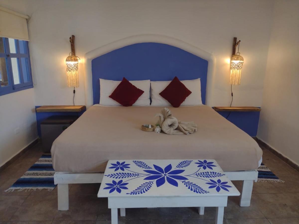 Mio Tulum Hotel Boutique Eksteriør billede A bedroom in a hotel in Santorini, Greece